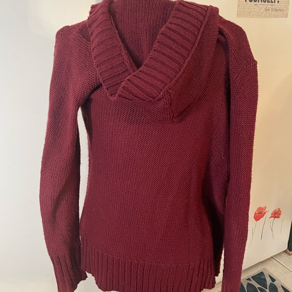 Maroon hook closure hooded knit cardigan - Picture 7 of 11